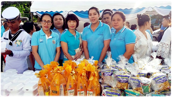 ﻿กรมบังคับคดีร่วมทำบุญตักบาตรถวายพระราชกุศลพระบาทสมเด็จพระปรมินทรมหาภูมิพลอดุลยเดช และถวายพระพรชัยมงคลกับถวายพระราชกุศล สมเด็จพระนางเจ้าสิริกิติ์ พระบรมราชินีนาถ ในรัชกาลที่ 9 